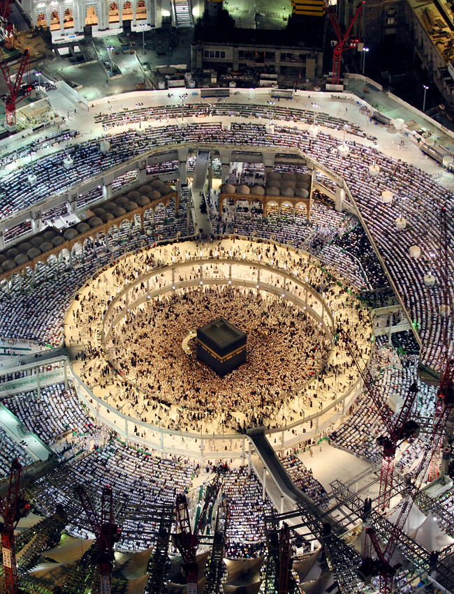 俯拍麦加百万穆斯林盖德尔夜祈祷盛况高清组图