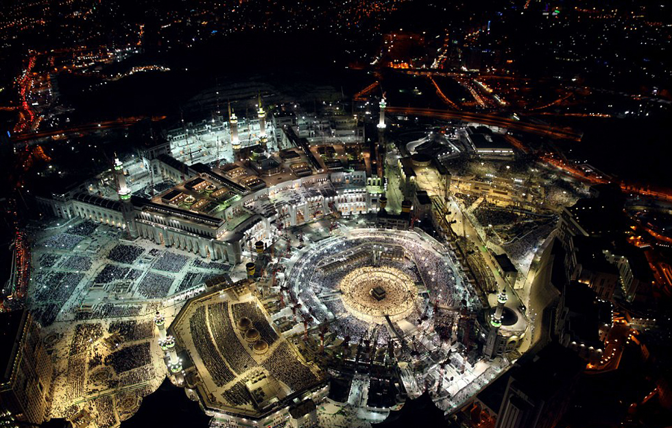 俯拍麦加百万穆斯林"盖德尔夜"祈祷盛况 (高清组图)