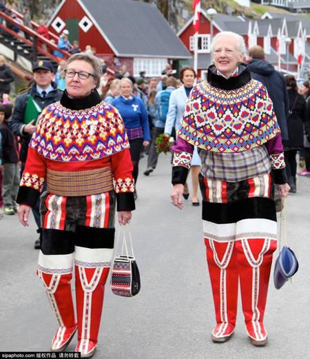 丹麦女王到访格陵兰岛着因纽特传统礼服精神大好组图