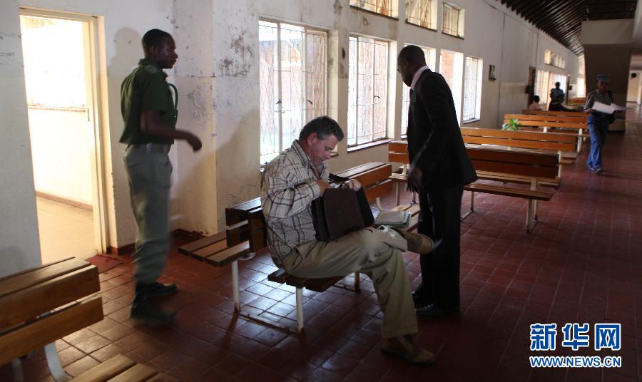 （国际）（2）美国牙医非洲猎狮案一嫌犯出庭