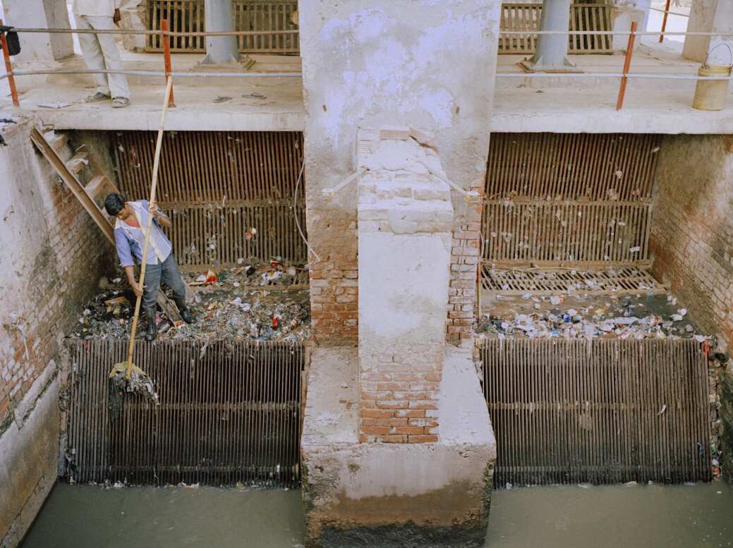 探访恒河边的贫民窟:生命之水变死亡之水【组图】