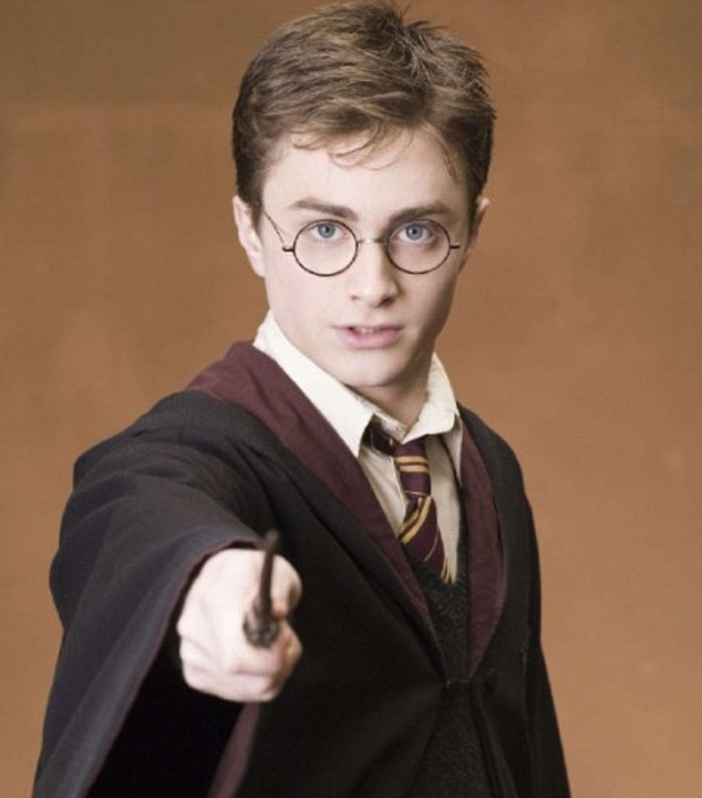 哈利波特丹尼尔挑战演技演恐怖剧照曝光