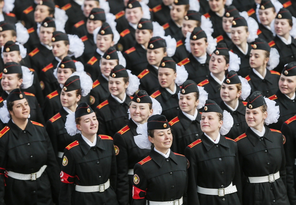 看各国阅兵场上女兵展飒爽英姿组图