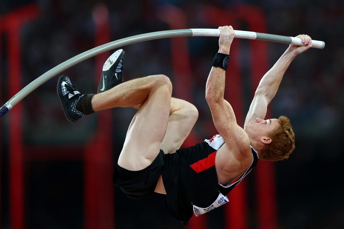 撑杆跳运动员shawnacy barber来自加拿大.