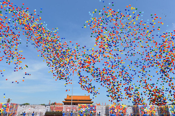 海外网友为阅兵点赞:习主席是世界级领袖