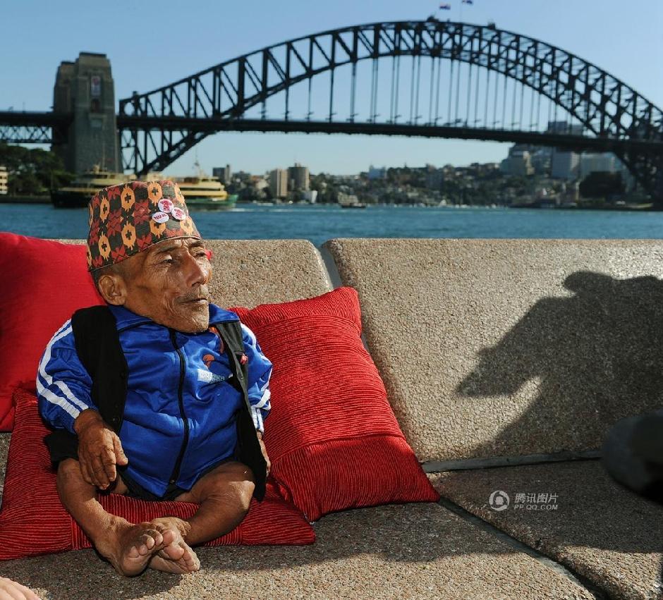 世界上最矮成人男子去世 享年75岁