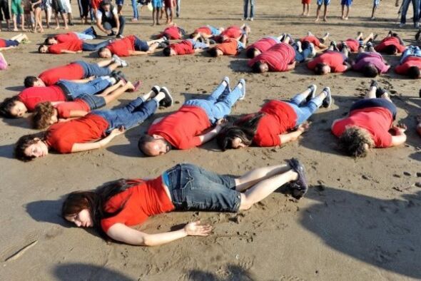 叙利亚小难民艾兰溺毙,伏尸土耳其沙滩的照片激起世人对难民问题的