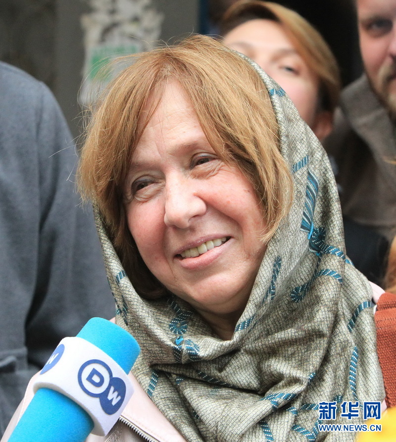 新科诺贝尔文学奖得主阿列克西耶维奇在明斯克亮相高清组图