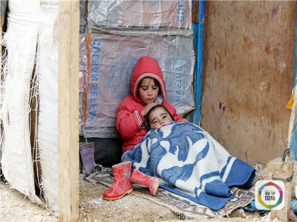 采访中,许多叙利亚难民儿童的家长对孩子们的现状及未来深表担忧.