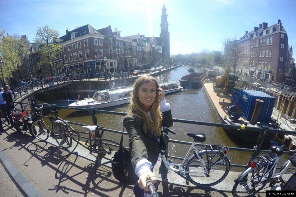 21岁克罗地亚女孩晒旅行照挣钱高清组图