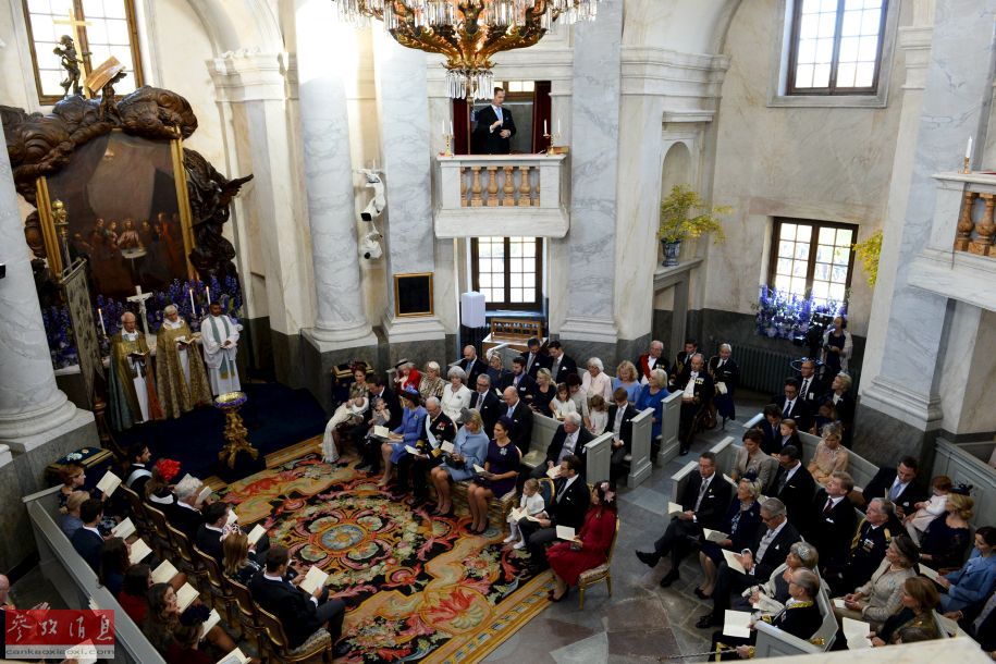 瑞典公主抱小王子接受洗礼王室成员出席组图