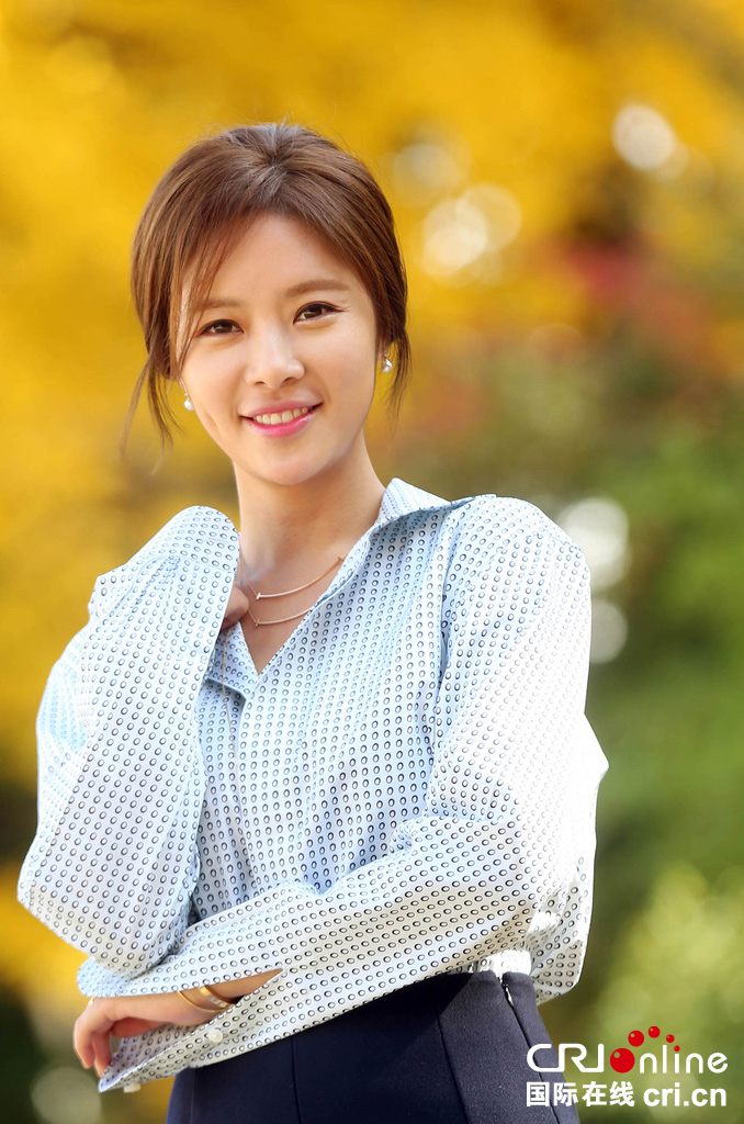 她很漂亮黄静茵丑女逆袭拍写真变靓丽淑女