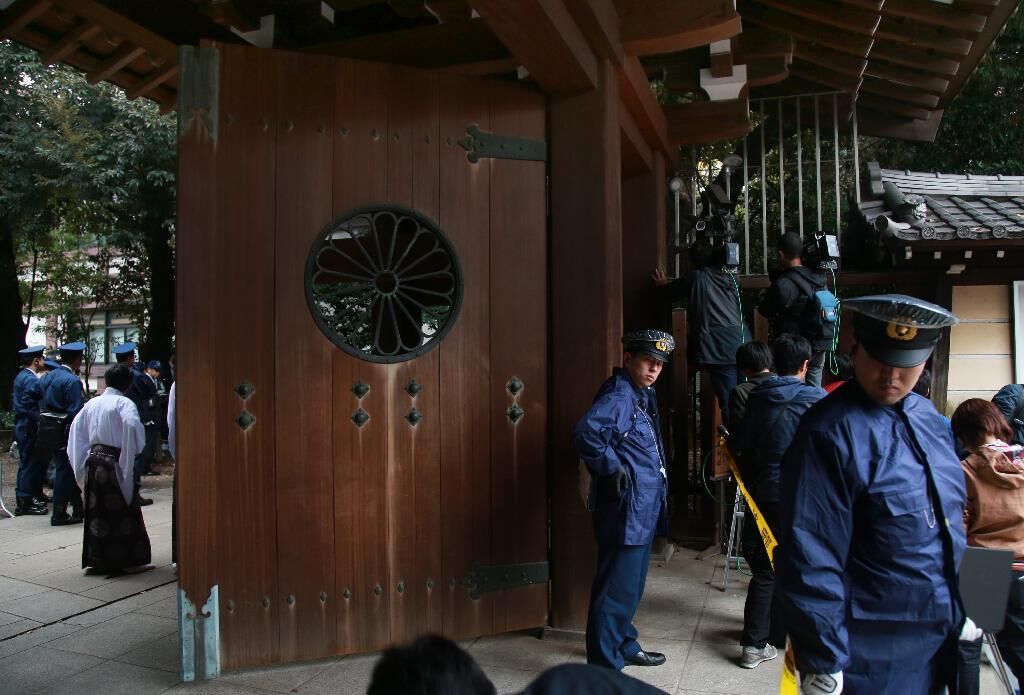 靖国神社厕所传出爆炸声 天花板背面现金属管(组图)