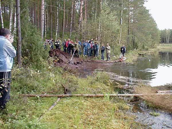 二战T-34坦克埋湖底半世纪居然还能发动