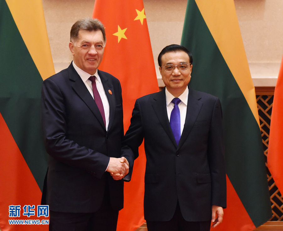 11月25日,中国国务院总理李克强在苏州东山宾馆会见来华出席第四次中国-中东欧国家领导人会晤的立陶宛总理布特克维丘斯。 新华社记者 饶爱民 摄 11月25日,中国国务院总理李克强在苏州东山宾馆会见来华出席第四次中国-中东欧国家领导人会晤的立陶宛总理布特克维丘斯。 新华社记者 饶爱民 摄