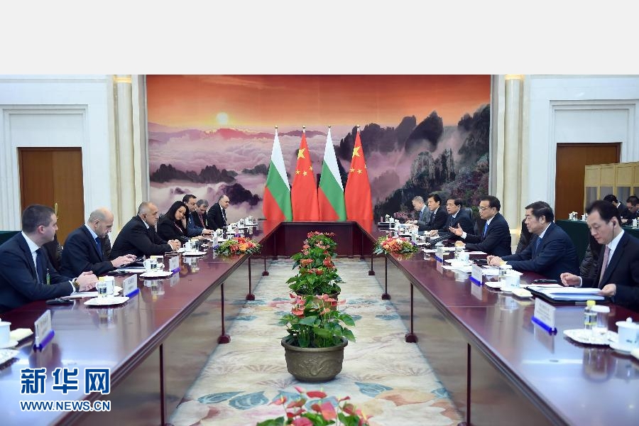 11月26日,中国国务院总理李克强在北京人民大会堂会见来华出席第四次中国-中东欧国家领导人会晤的保加利亚总理鲍里索夫。新华社记者张铎摄 11月26日,中国国务院总理李克强在北京人民大会堂会见来华出席第四次中国-中东欧国家领导人会晤的保加利亚总理鲍里索夫。新华社记者张铎摄