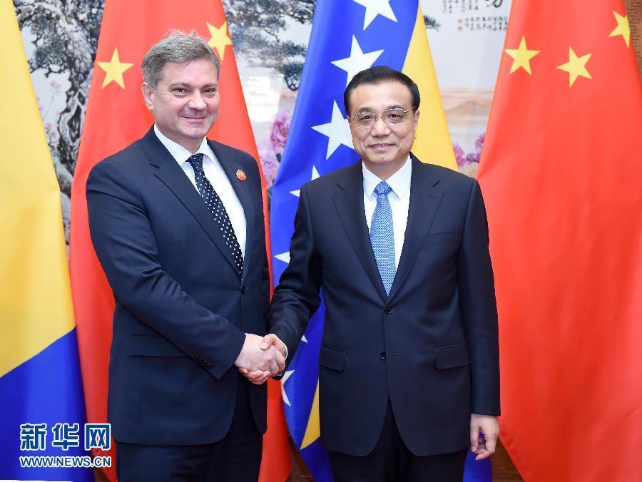 11月26日,中国国务院总理李克强在北京人民大会堂会见来华出席第四次中国-中东欧国家领导人会晤的波黑部长会议主席兹维兹迪奇。新华社记者张铎摄 11月26日,中国国务院总理李克强在北京人民大会堂会见来华出席第四次中国-中东欧国家领导人会晤的波黑部长会议主席兹维兹迪奇。新华社记者张铎摄