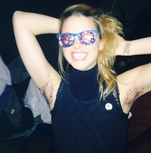 圣诞节前新时尚闪亮腋毛席卷网络组图