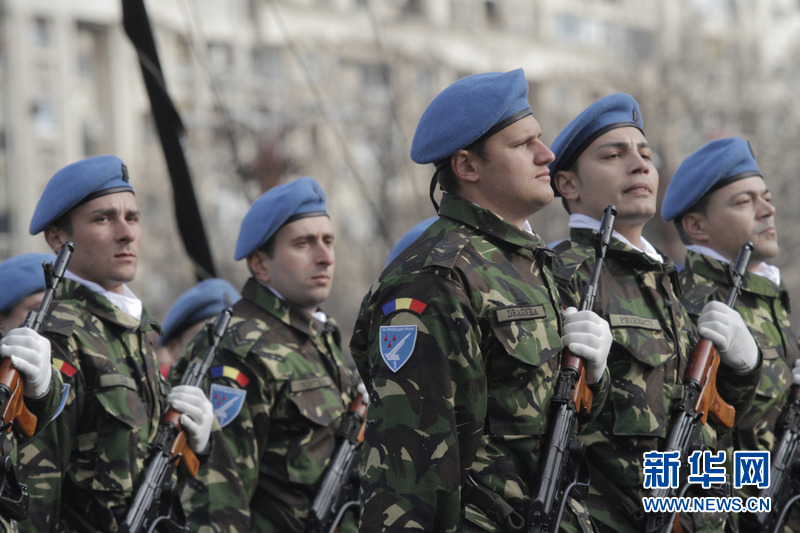 罗马尼亚举行国庆阅兵式庆祝统一97周年(高清组图)