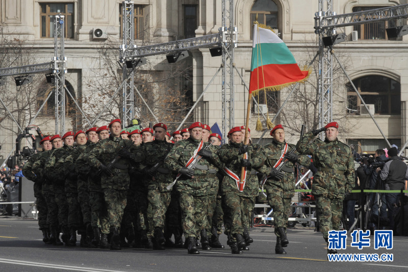 罗马尼亚举行国庆阅兵式庆祝统一97周年高清组图
