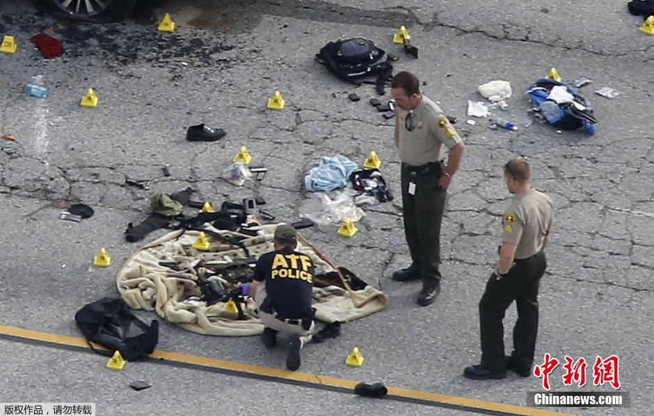 加州枪击案交火现场 疑犯车辆内大量枪支曝光(组图)
