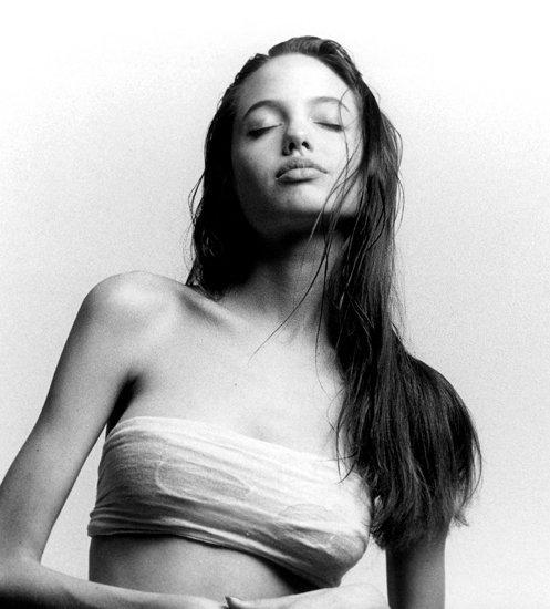 朱莉写真大片曝光 盘点安吉丽娜&middot;朱莉乳腺切除后照片/组图