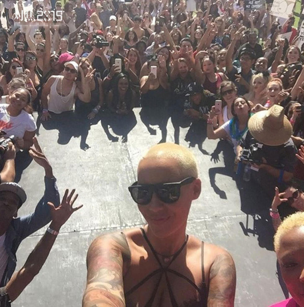 CNN评出2015年趣味自拍照