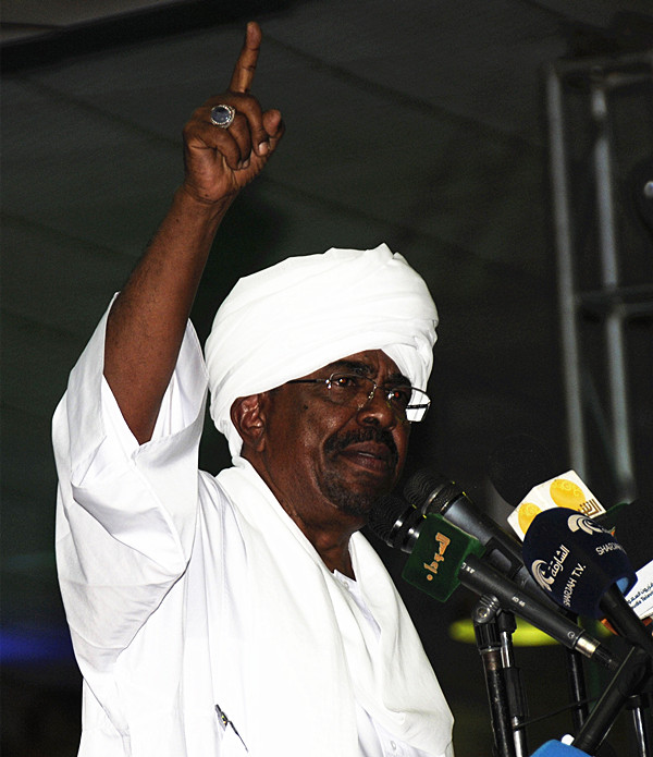 4月27日,苏丹总统巴希尔在苏丹喀土穆的全国大会党总部发表讲话.