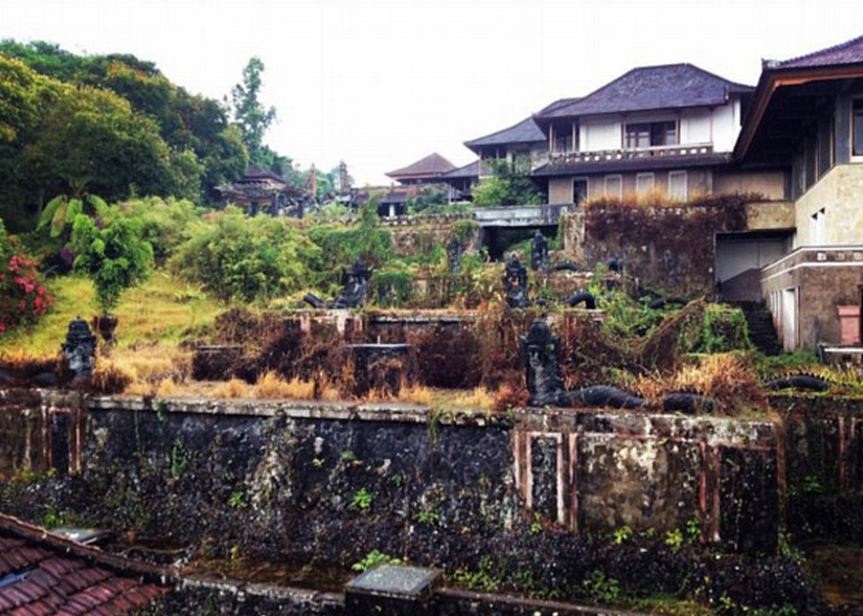巴厘岛幽灵酒店荒废10年 称有工人冤魂