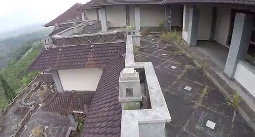 巴厘岛幽灵酒店荒废10年 称有工人冤魂