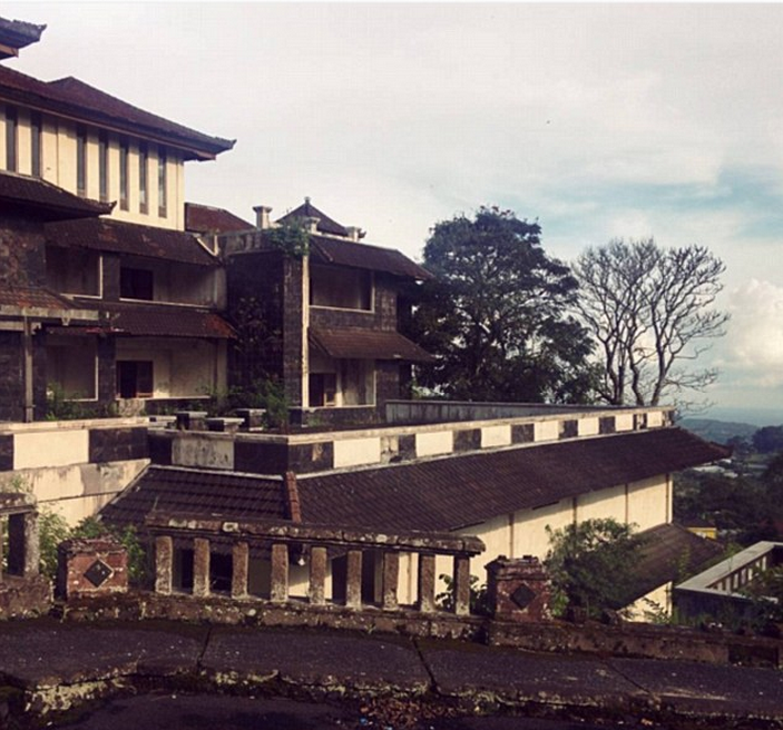 巴厘岛幽灵酒店荒废10年 称有工人冤魂