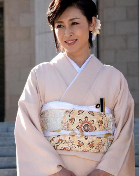 日本召开例行国会女议员着和服议事堂前斗艳组图