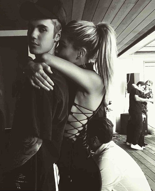 赛琳娜奥兰多曝亲密贴脸照曾与比伯身陷四角恋组图