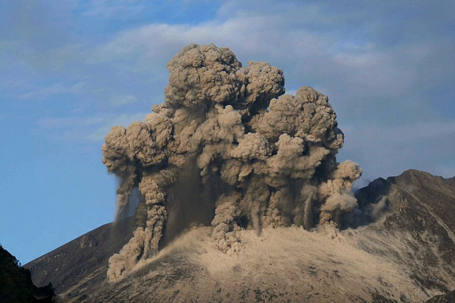 日本樱岛火山再次喷发浓烟滚滚组图