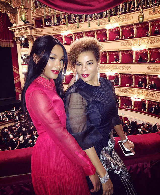 除了一直支持特米在坎特伯雷国王学校,伦敦圣约翰伍德学校等贵族学校