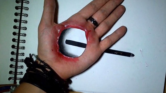 法国视觉艺术家手掌上创作逼真3d画组图