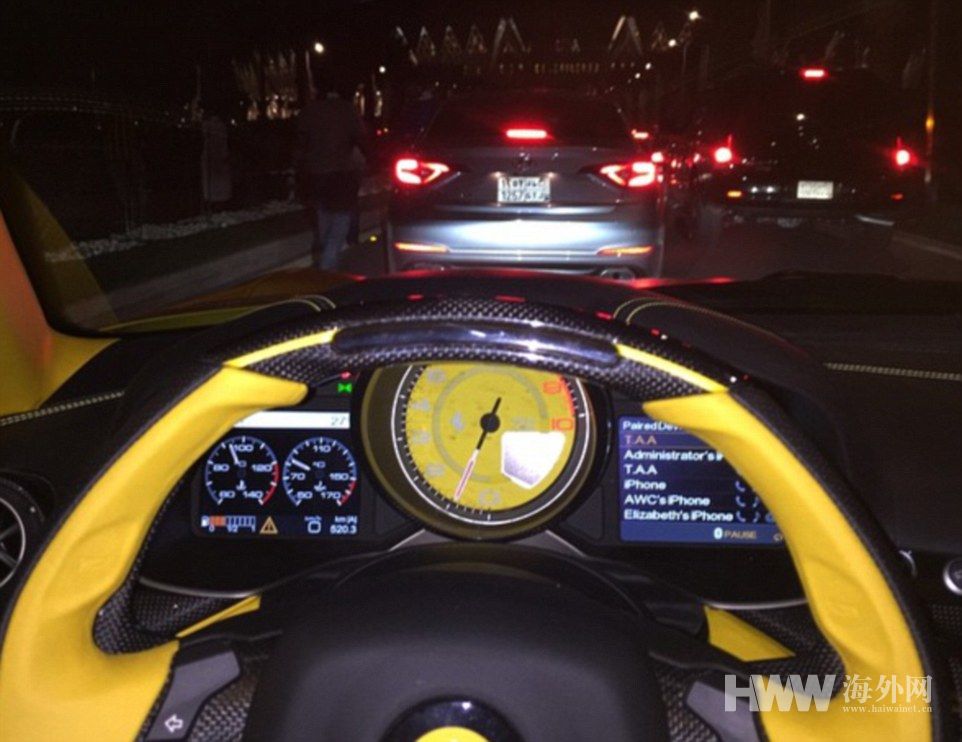 沙特土豪街头晒豪车 奢华炫富无上限