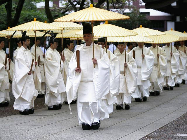 集体参拜日本政客真诚反省着
