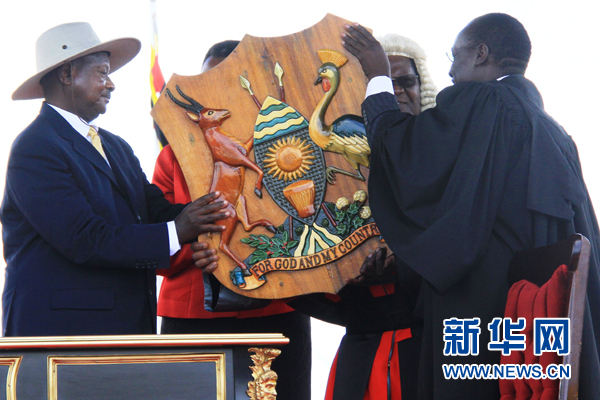 穆塞韦尼为遭国际刑事法院通缉的苏丹总统奥马尔·巴希尔"放行"