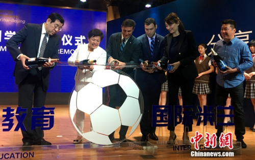 萨内蒂说，梅西是这个时代最强的球员。<a target='_blank' href='http://www.chinanews.com/' ><p  align=