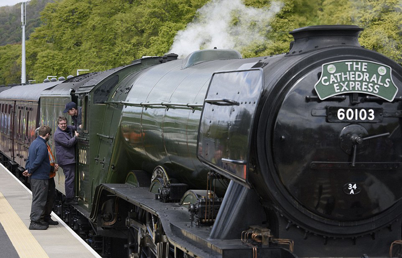 英蒸汽火车苏格兰飞人重新上路组图