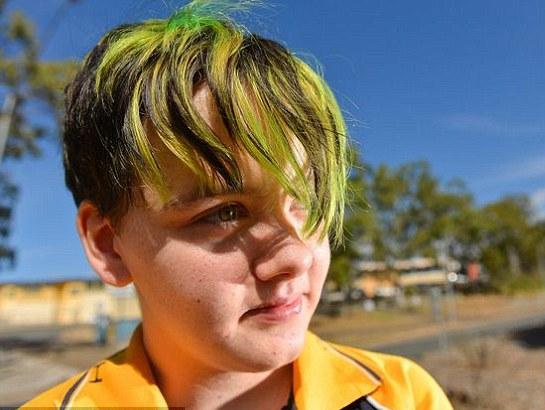 澳13岁少女因将头发染成黄绿色被留校查看