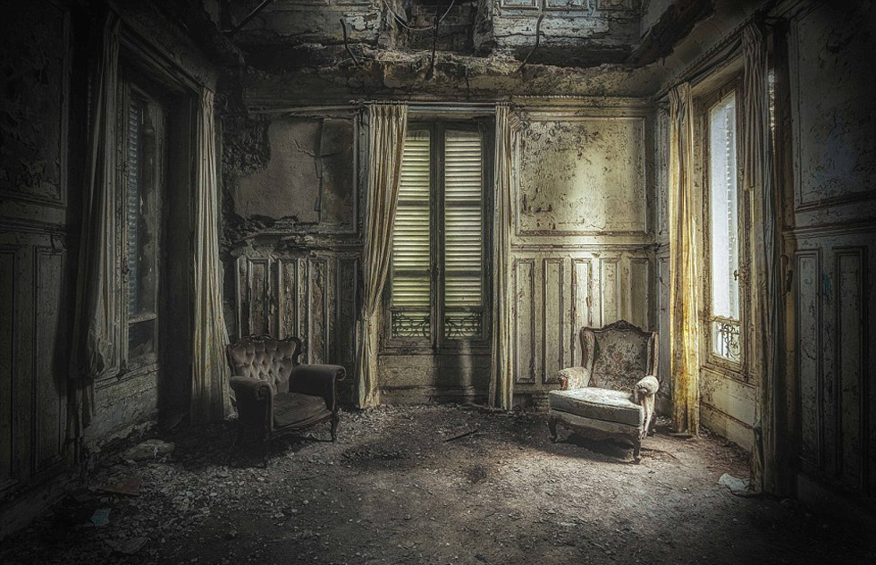 探秘欧洲废弃城堡 荒僻阴森如鬼宅(高清组图)