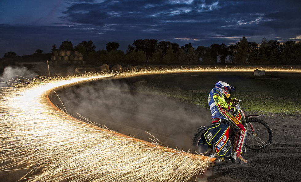 全球震撼极限运动 一万多米高空跳伞(高清)