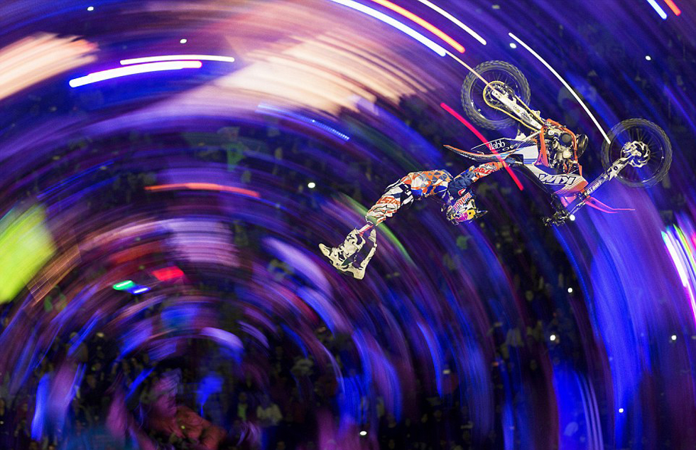 全球震撼极限运动 一万多米高空跳伞(高清)