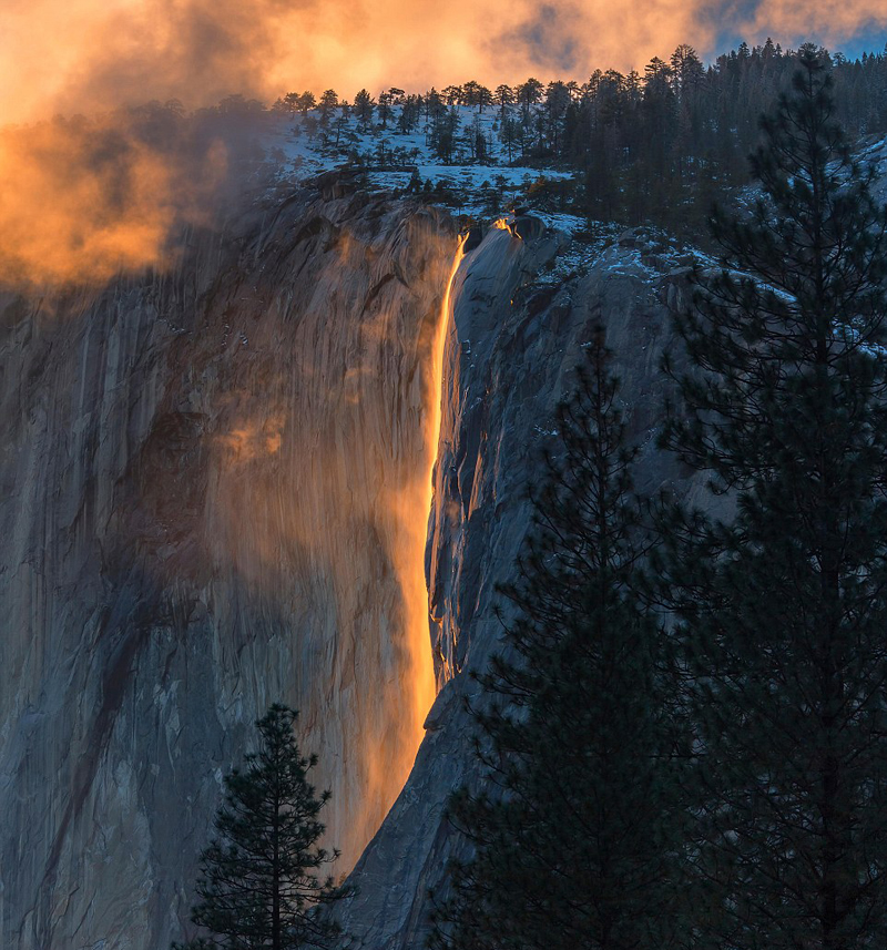 美国约塞米蒂国家公园"马尾瀑布"其实是光造成的幻觉.(网页截图)