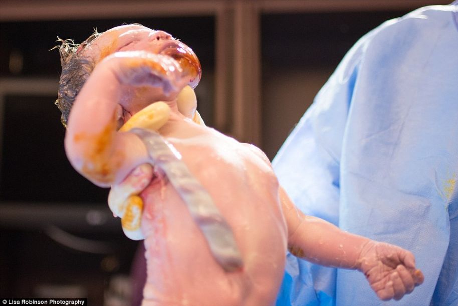 幸福与泪水交织美国妈妈拍摄自己分娩全过程组图