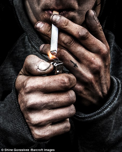 迷失天使!摄影师拍伦敦街头被遗忘的流浪者(组图)