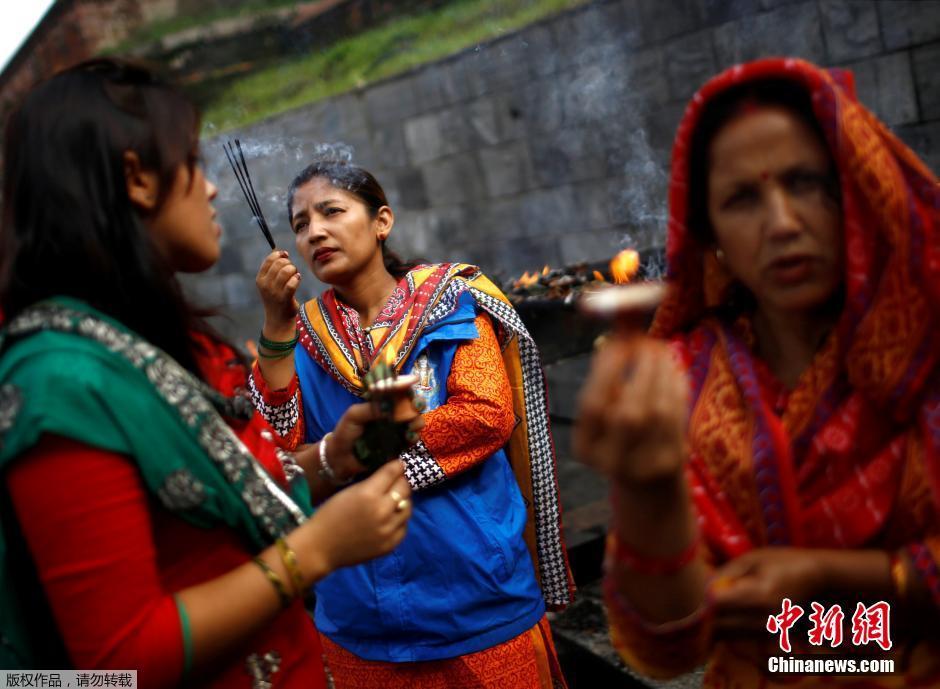 尼泊尔印度教民众庆祝传统节日 精美手绘再现