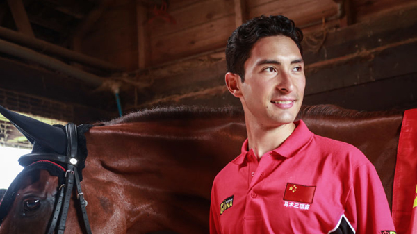 奥运将至 马术选手华天换年轻马匹出征(组图)